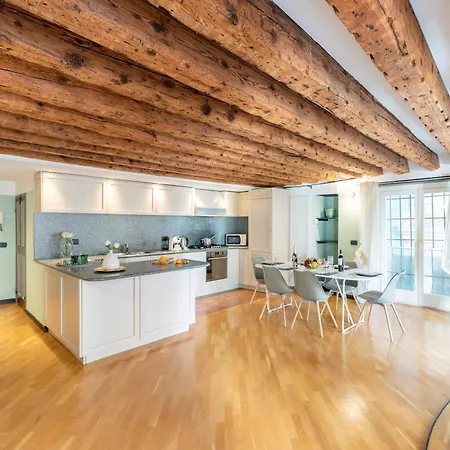 Beautiful Flat In The Historic Center - Happy Apartment Genoa