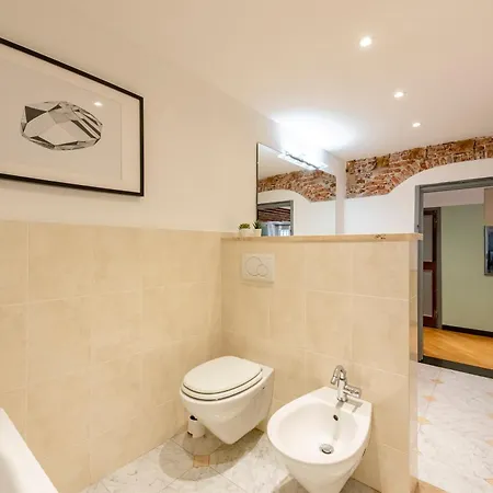 Beautiful Flat In The Historic Center - Happy Apartment Genoa
