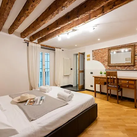 Beautiful Flat In The Historic Center - Happy Apartment