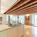 Beautiful Flat In The Historic Center - Happy Apartment Genoa